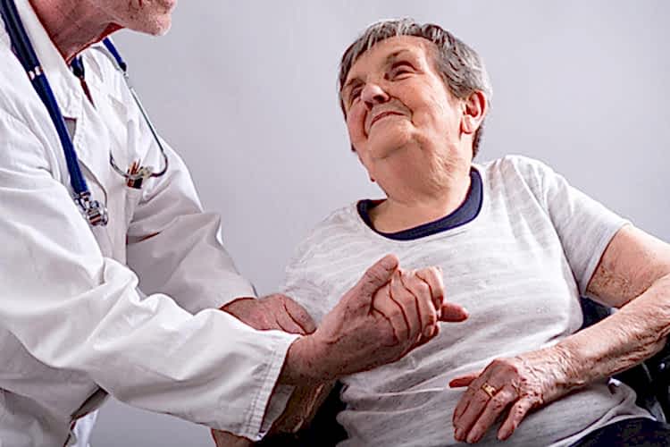 пожилые с заболеванием Альцгеймера